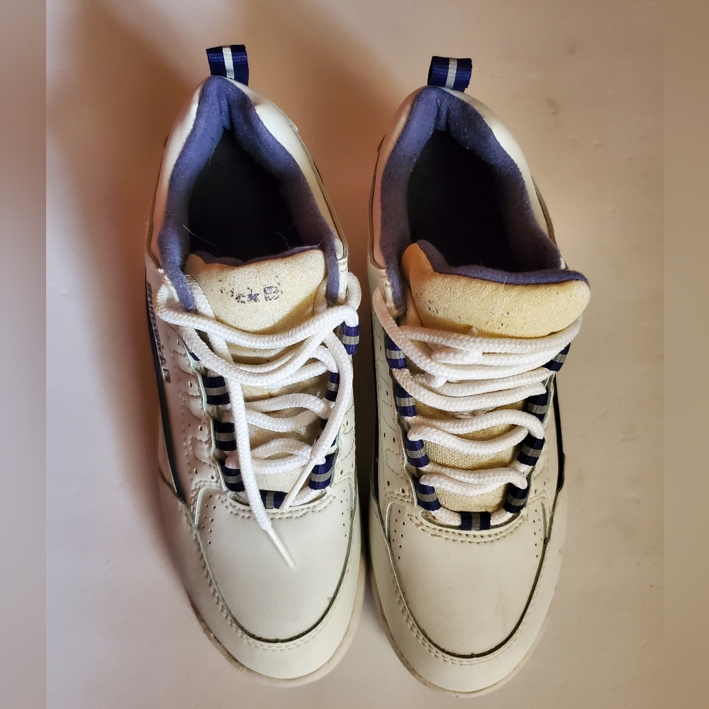 Womens size 6.5 bowling shoes